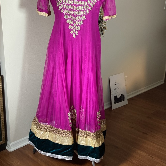 Anarkali Indian Dress, Gorgeous! Lavish! - Picture 2 of 8